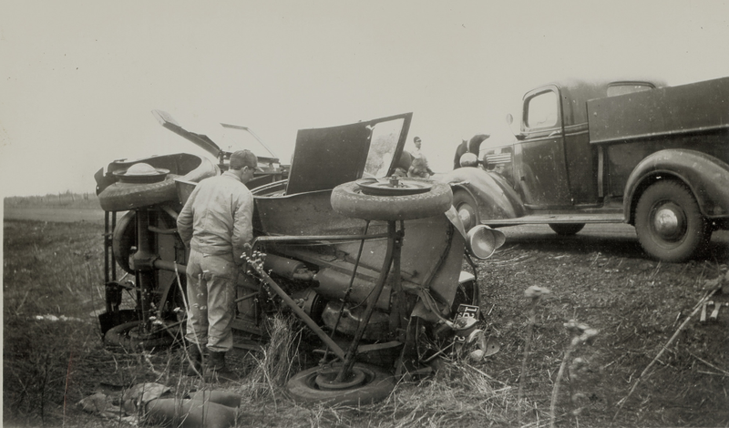 Illustration for article titled Crash Photos From The Beginning Of Motoring Are Stunningly Beautiful